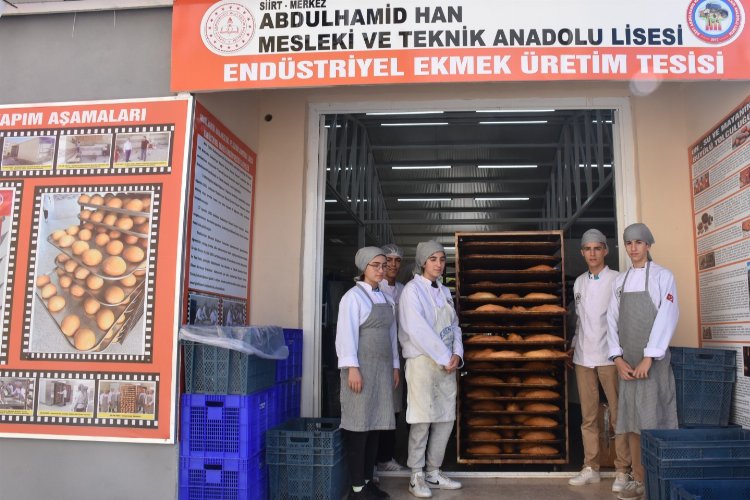 Siirt’te halk ekmek yayılıyor