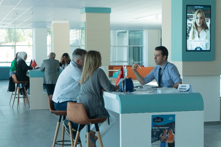 Bursa’da üniversiteler tercih için ‘tanıtım’lara başladı