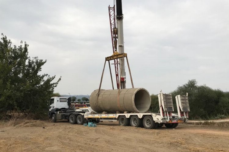 Manisa Yunusemre’de güvenli geçiş için 25 tonluk menfez