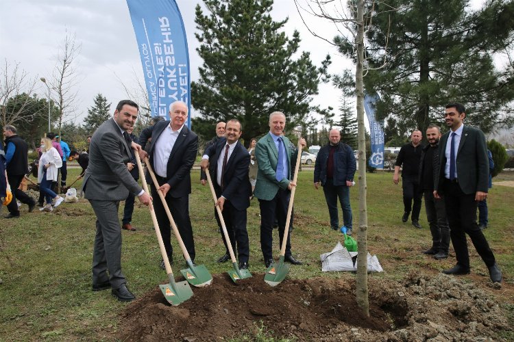 Kocaeli Başiskele’de ağaç fidanları toprakla buluştu