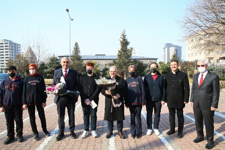 Kayseri Pınarbaşı’nda Başkan Büyükkılıç’tan gençlere sürpriz