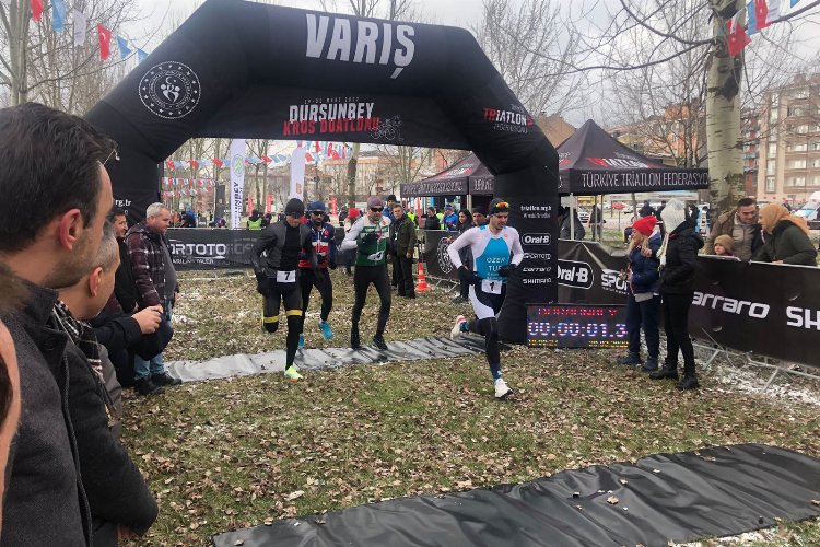 Triatlon sporcular Balıkesir Dursunbey’de yarıştı