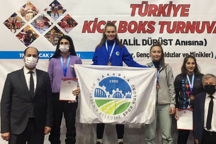 Sakarya’da Büyükşehir Kick Boks takımından 3 madalya