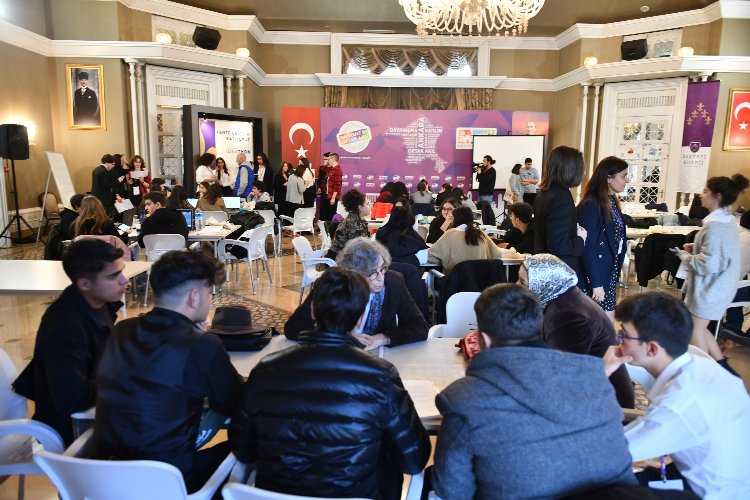 Liseliler Fikir Maratonu’nda kıyasıya yarıştı