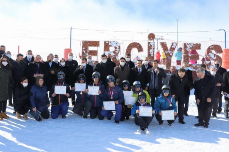 Kayseri’de suça sürüklenen çocuklara kayak eğitimi