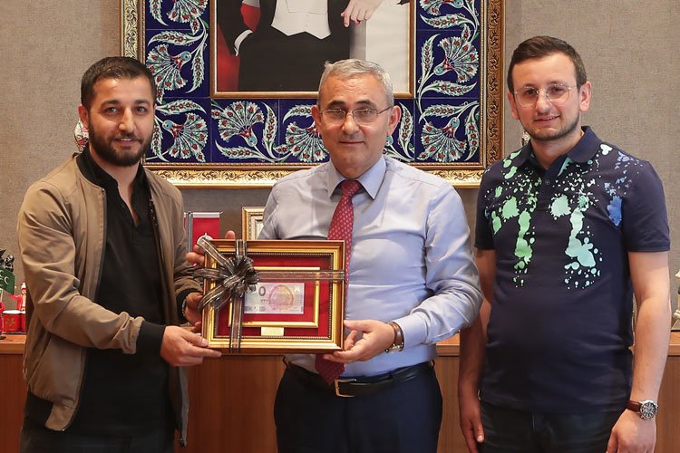 Kütahya Belediye Başkanı’na koleksiyonluk ‘0 Euro’