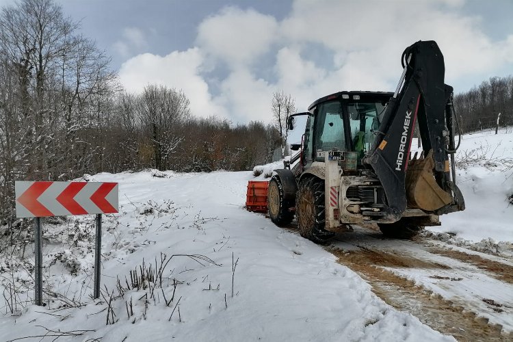 Kocaeli İzmit’te kırsalda kar mesaisi