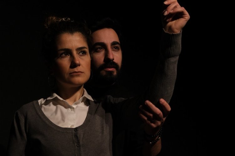 ‘6 Üstü Tiyatro’ ilk oyununu sahneledi