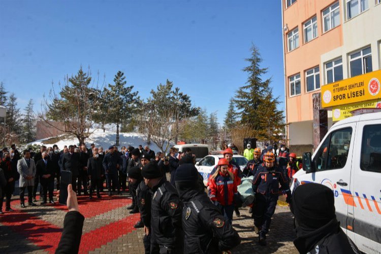 Niğde’de deprem tatbikatı gerçeğini aratmadı