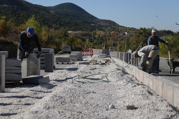 Kütahya Belediyesi’nden refüj çalışması