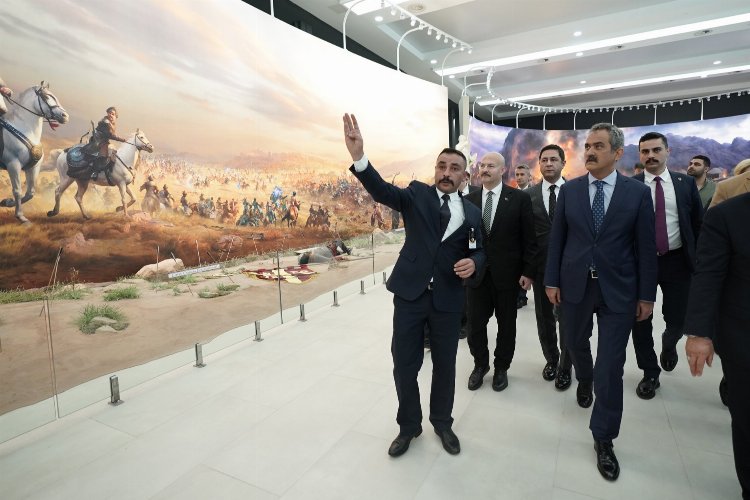Bakan Özer’den Türk Tarih Müzesi’ne ziyaret