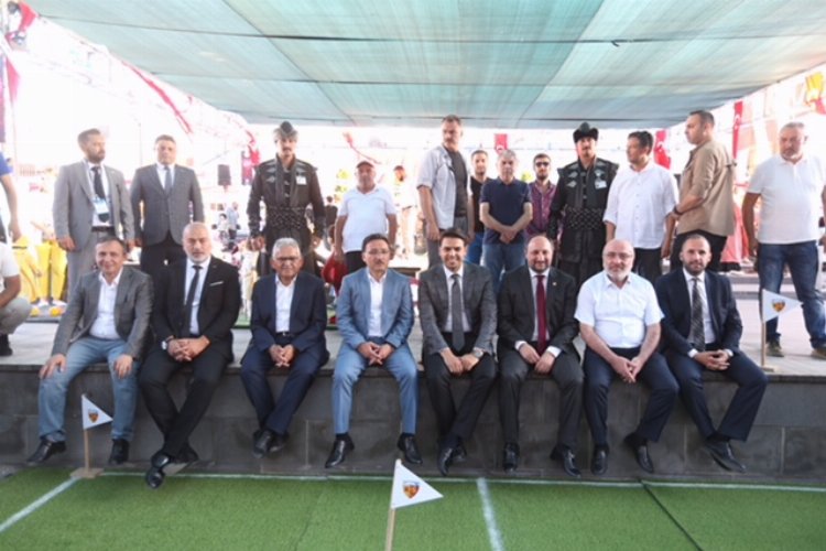 Avrupalı Türkler’den Büyükkılıç’a teşekkür