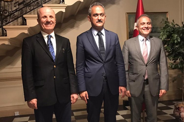 Bakan Özer Londra’da