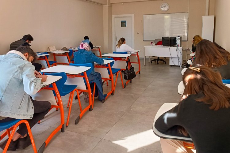 Diyarbakır DİSMEK’te eğitimler sürüyor