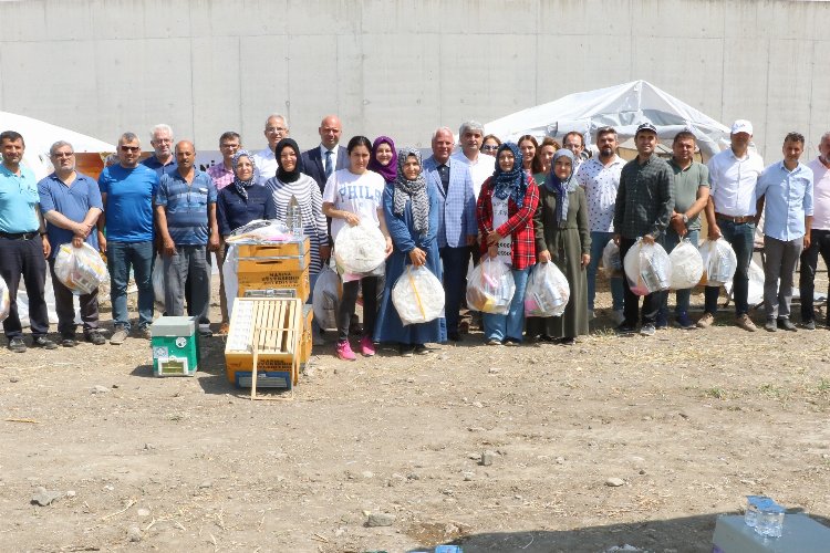 Manisa Soma’da arıcılığı geliştiriyor