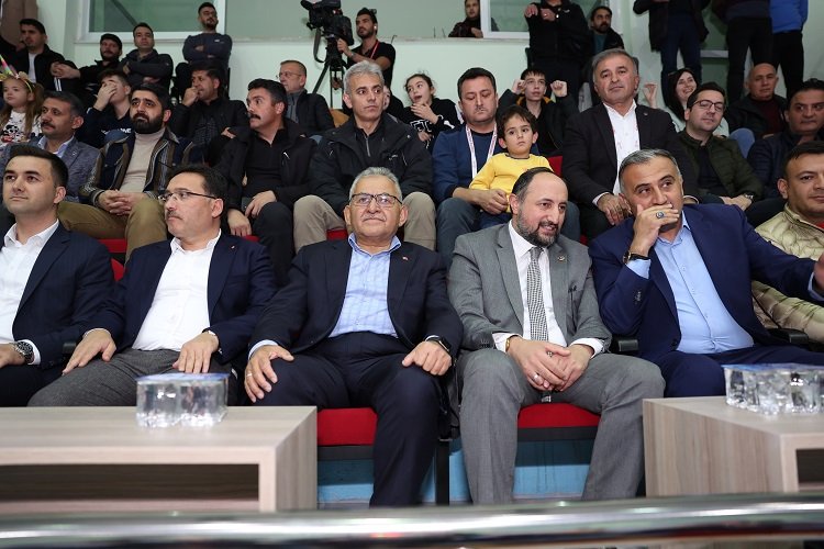 Develi Belediyesi’ne Büyükkılıç’tan destek