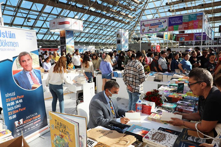 Kitap Fuarı’na üç günde rekor ziyaretçi