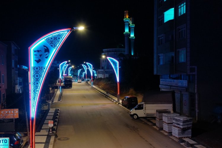 Kocaeli İzmit’te Atatürk motifli aydınlatmalar
