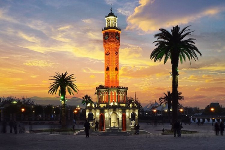 Türkiye’de nüfusun %49,9’u İzmir’de ise %50,3’ü kadın