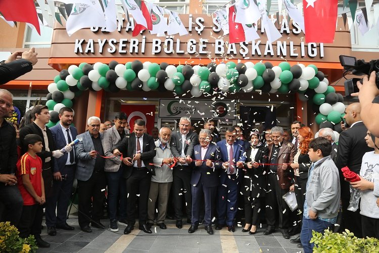 Memduh Büyükkılıç’tan çifte açılış
