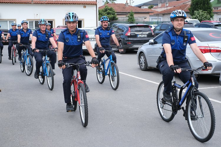 Sakarya Zabıtası’nın pedalına kuvvet… Bisikletli tim iş başında