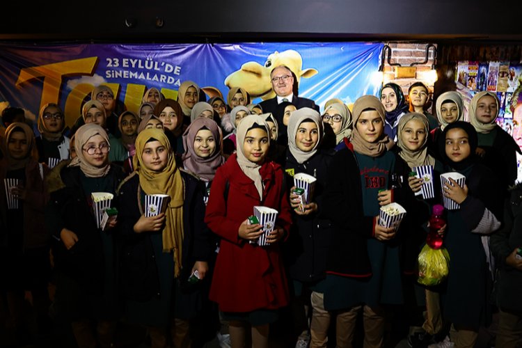 Sivas’ta çocuklar ‘TAY’ filmini ücretsiz izliyor