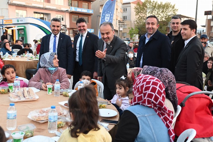 Bursa Büyükşehir iftar sofrasını bu kez Demirtaş’ta kurdu
