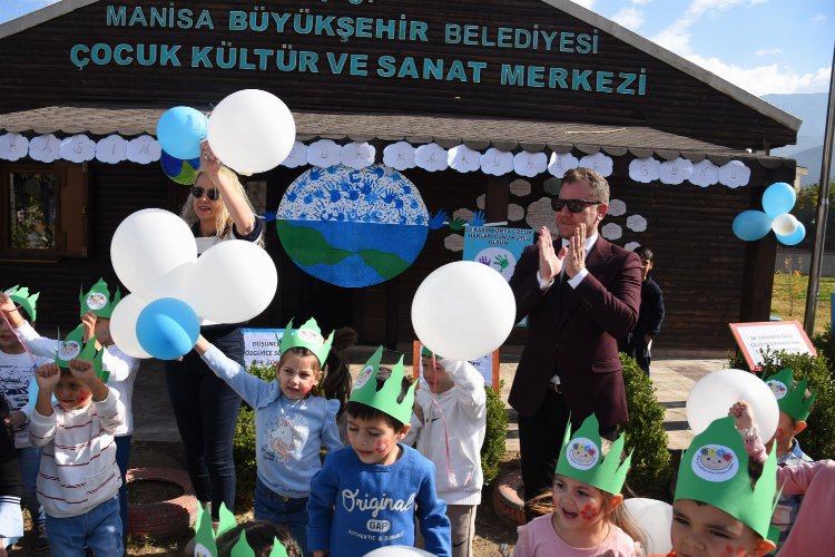 Manisa’da Çocuk Hakları Günü’ne renkli kutlama