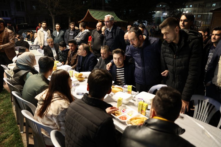 AK Parti Nevşehir’den gençlerle sahur