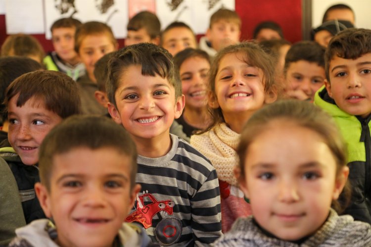 Vanlı çocuklar Karagöz’le eğlendi
