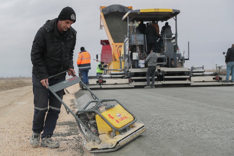 Kütahya Yoncalı’da beton yol çalışması