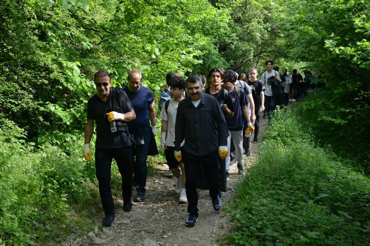 Bursa Yıldırım’da gençlerle doğa yürüyüşü