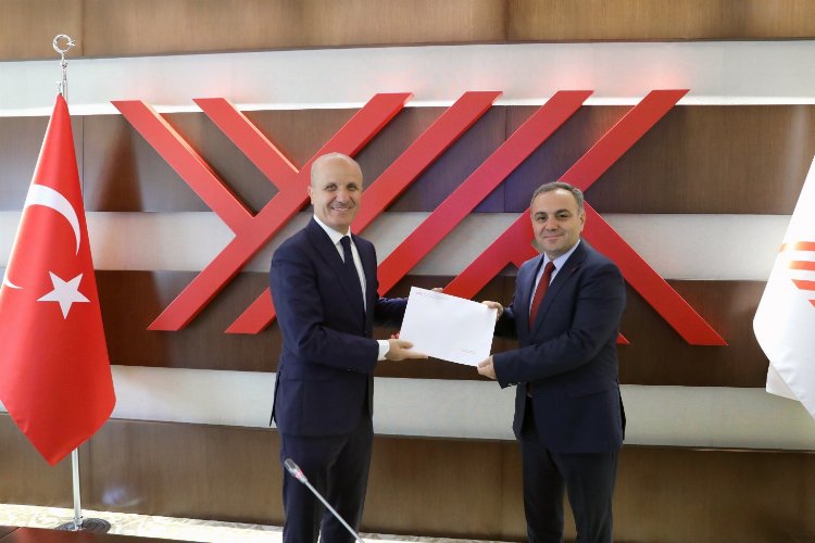 ERÜ’nün yeni rektörü mazbatasını aldı