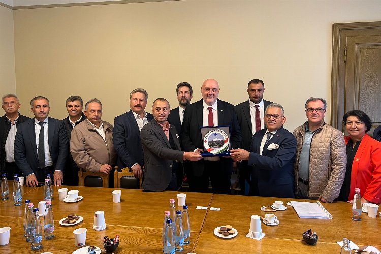 Kayseri heyetinden Macaristan Parlamentosu’na çıkarma