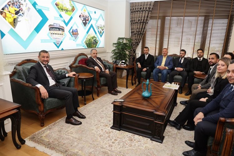Mustafa Yalçın’a hizmet övgüsü