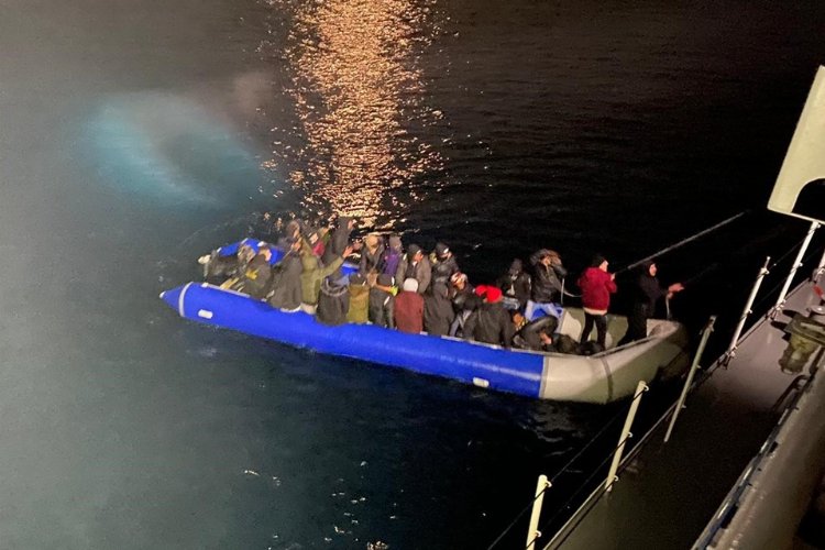 Balıkesir Ayvalık’ta 31 düzensiz göçmen kurtarıldı