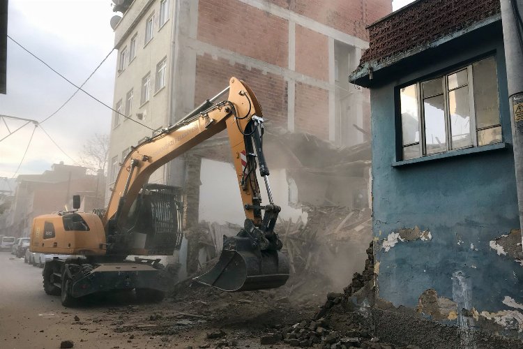 Bursa Osmangazi’de 86 metruk bina yıkıldı