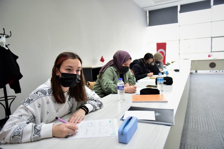 Bursa Yıldırım’da YKS adayları için soru çözüm günleri