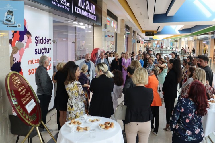 Bursa’da AVM’den kadın dayanışmasına destek