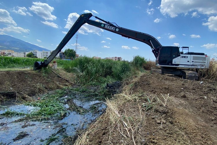 Manisa Şehzadeler’de kurutma kanalı temizliği