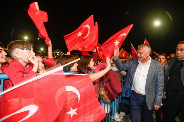 Cumhuriyet meşalesi Kozan’da yandı