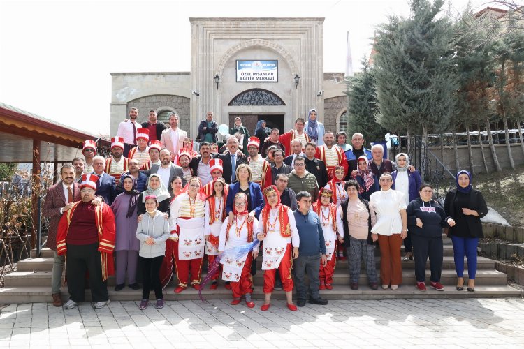 Nevşehir’de otizme mavi balonlu farkındalık