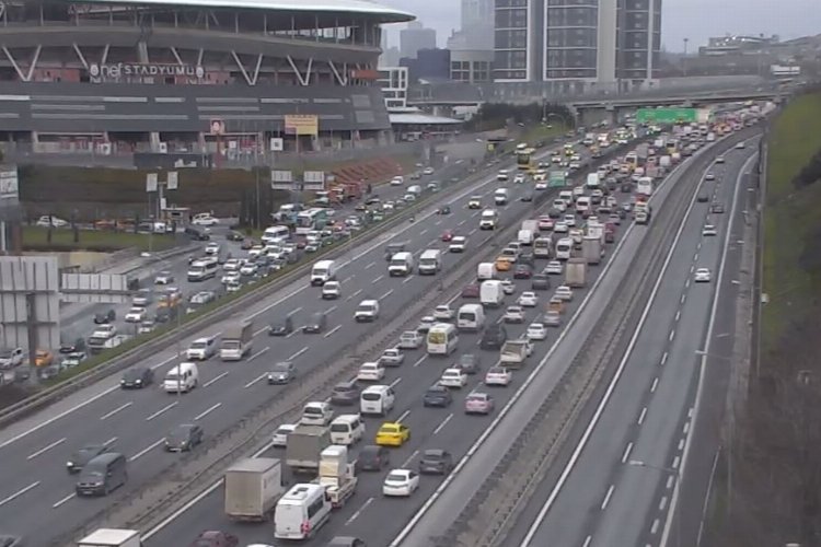 Meteorolojik uyarı İstanbul’da trafiği yoğunlaştırdı